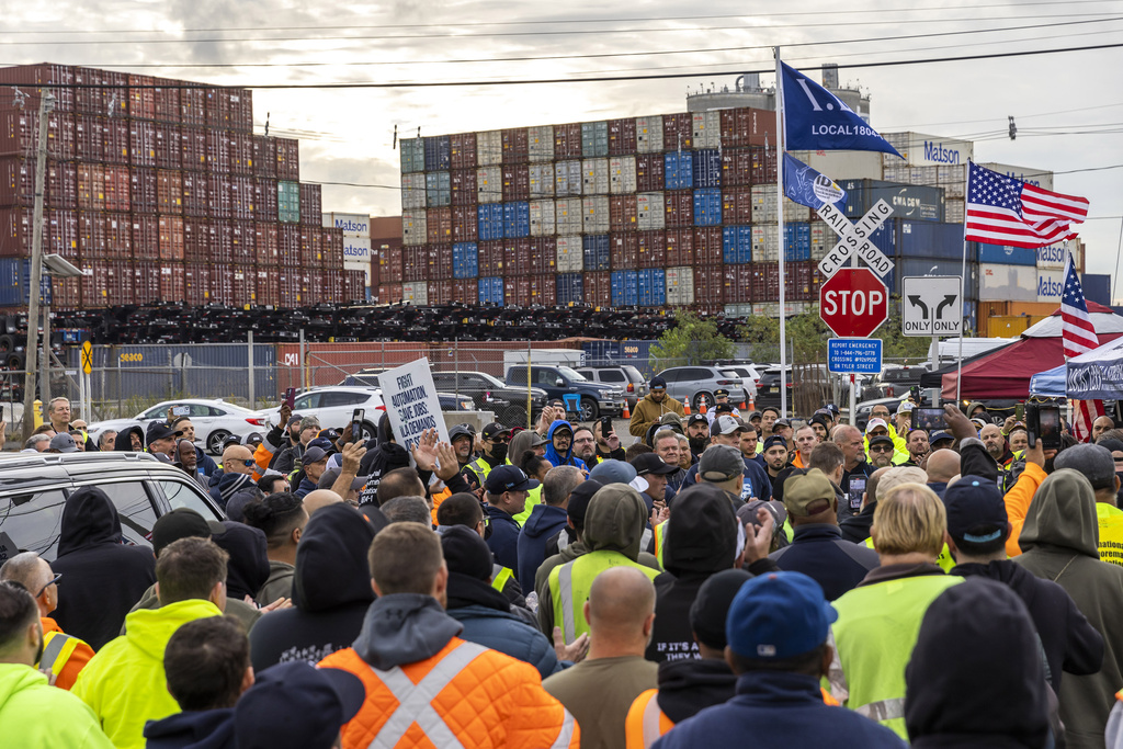 Dockworkers may have the negotiating advantage in their strike against US ports